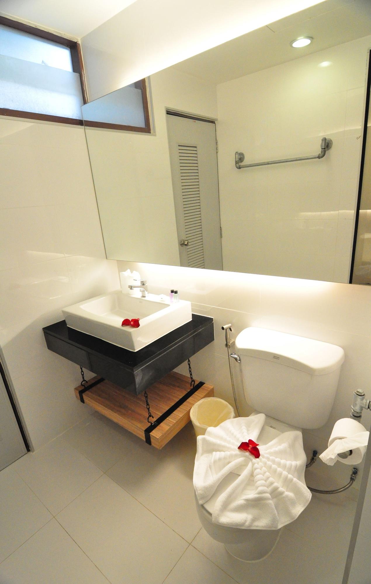 Forty Winks Phuket Hotel Patong Exterior foto