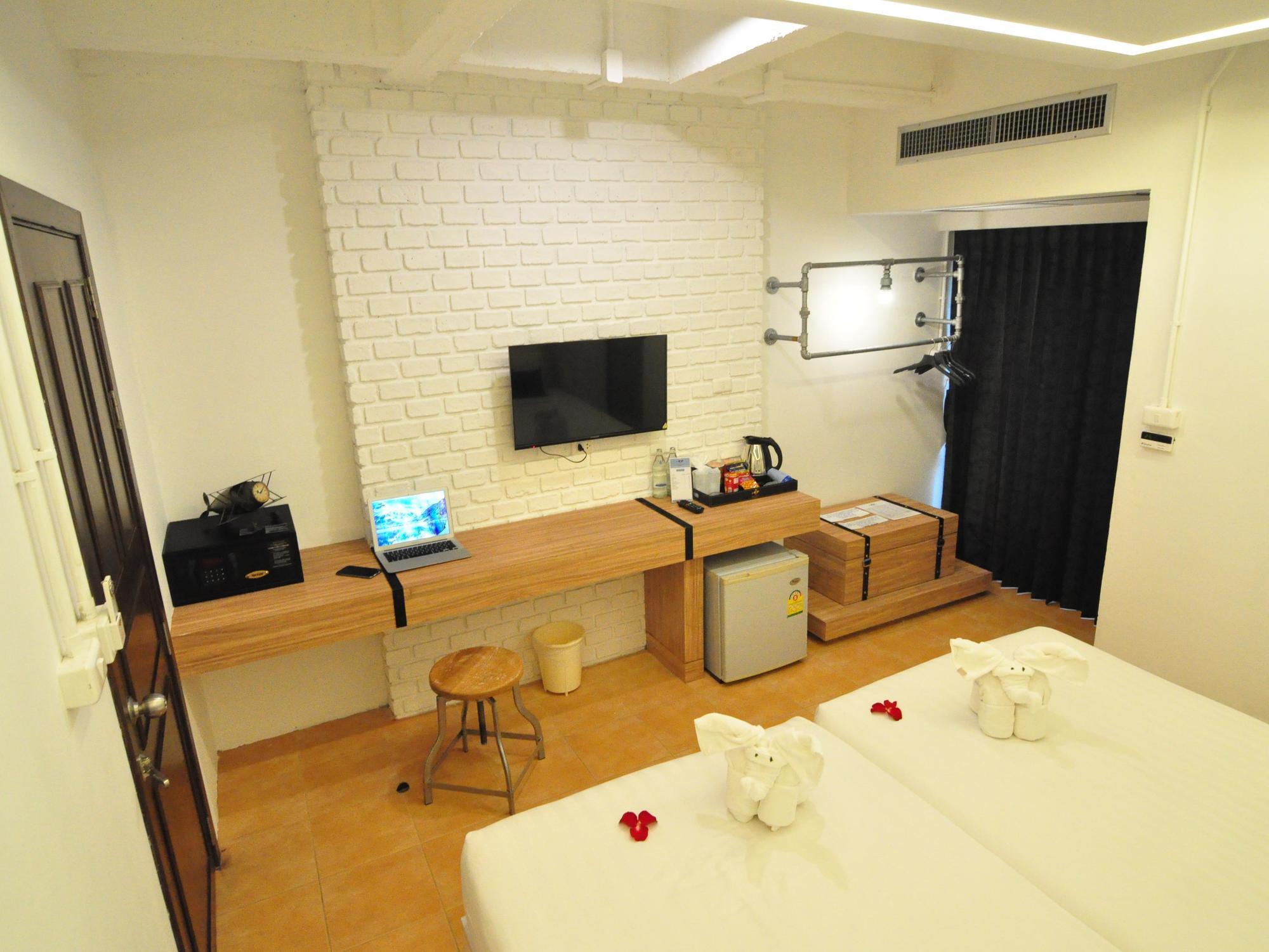 Forty Winks Phuket Hotel Patong Exterior foto