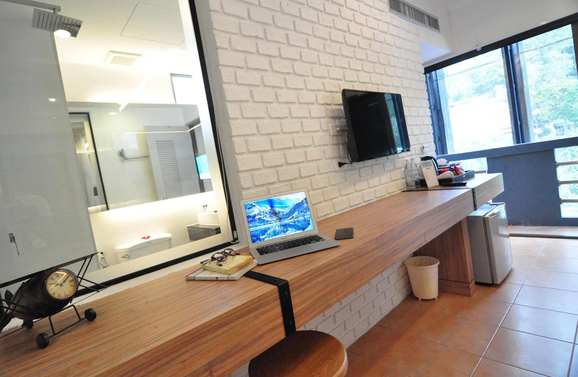 Forty Winks Phuket Hotel Patong Exterior foto